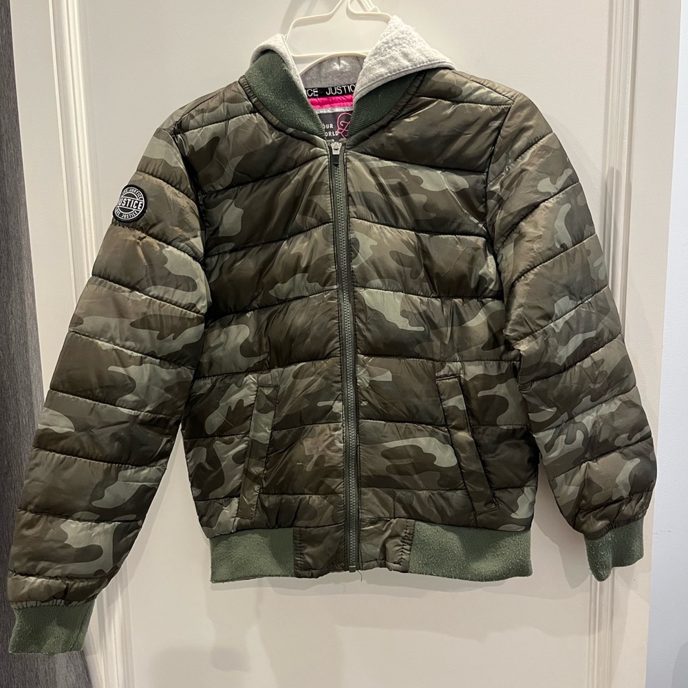Girls Camo Lightweight Puffer Jacket - In  Very Good Condition- Size 8